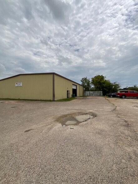 More Photos Of 3201 Texas Ave, La Marque Warehouse For Sale