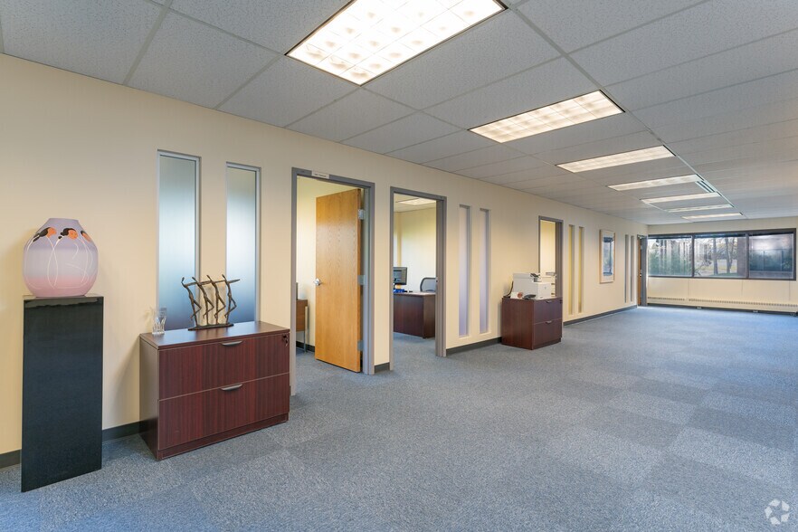 More Photos Of 945-951 Hornet Dr, Hazelwood Office For Sale