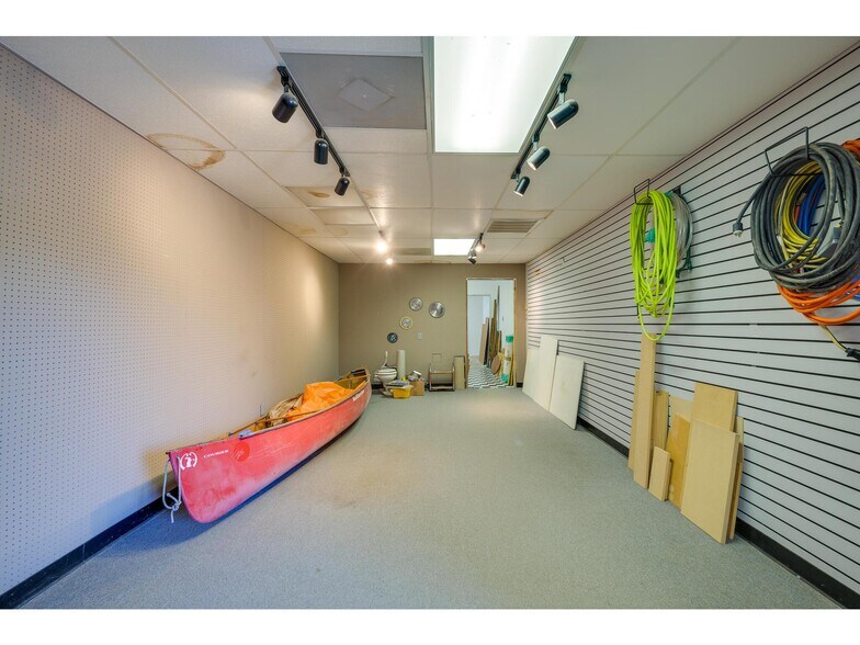 More Photos Of 16110 Lake Travis Dr, Austin Industrial For Lease