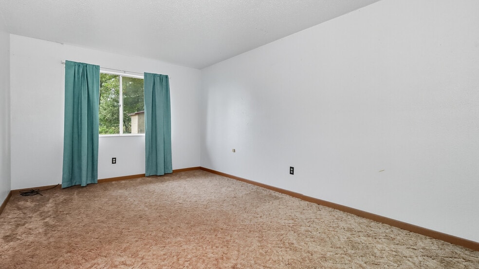 More Photos Of 23195 Shannon Ln, Summersville Apartments For Sale