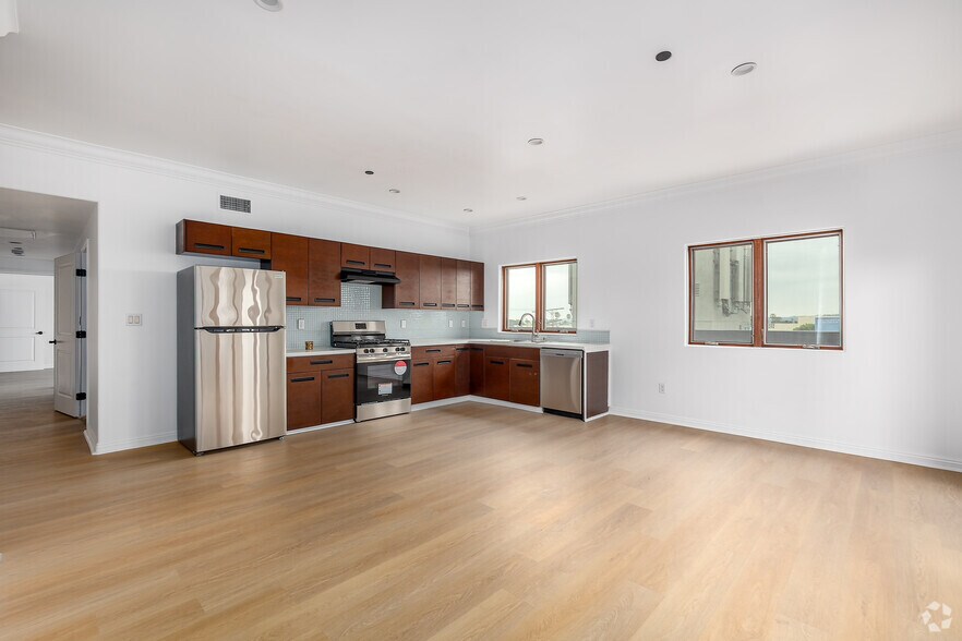 More Photos Of 930 S Robertson Blvd, Los Angeles Apartments For Lease