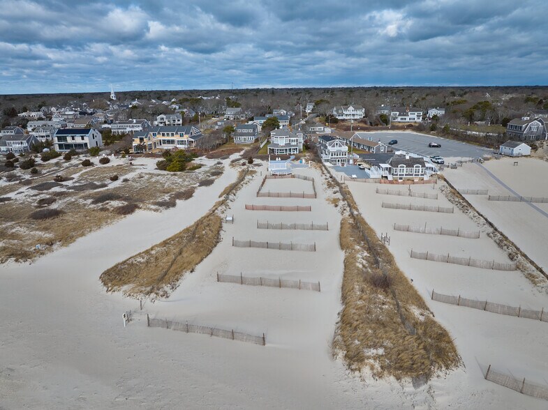 More Photos Of 4 Braddock Ln, Harwich Port Hotel For Sale