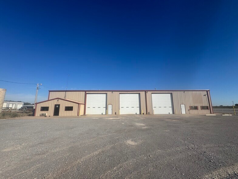 More Photos Of 509 Ponca, Lindsay Industrial For Sale