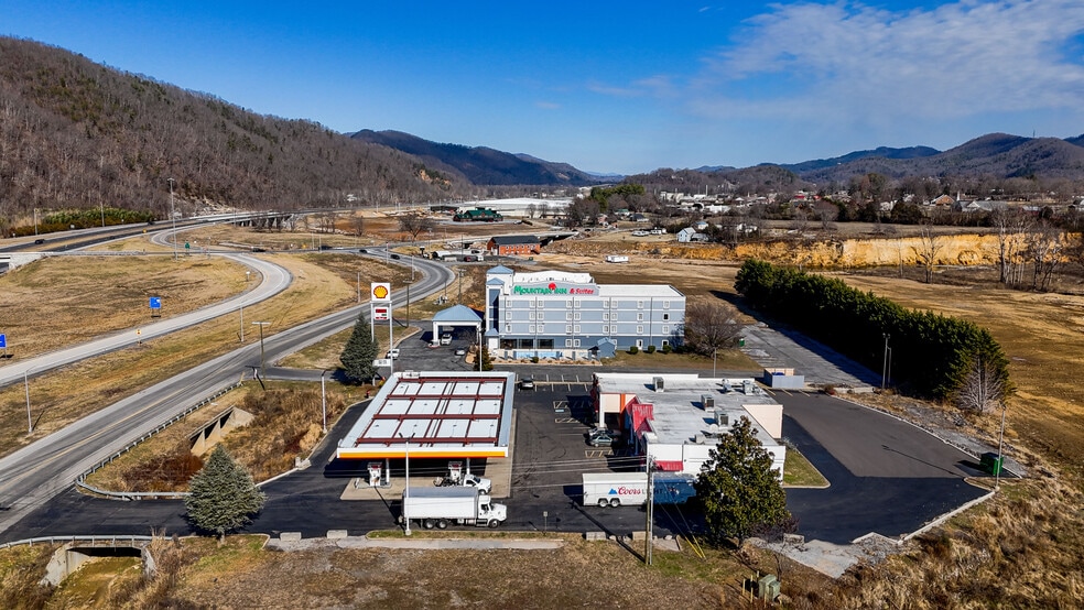 More Photos Of 2004 Temple Hill Rd, Erwin Restaurant For Lease