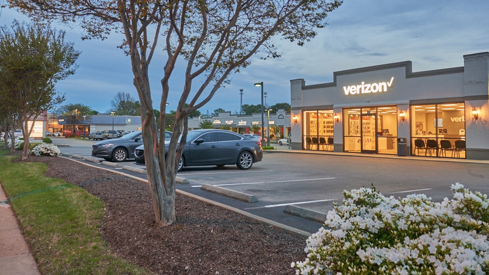 More Photos Of 875 Poplar Ave, Memphis Unknown For Lease