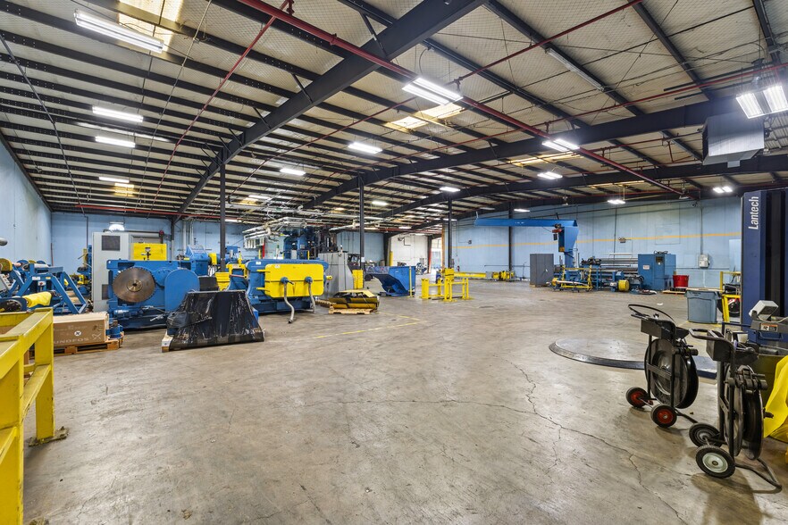 More Photos Of 1120 Commercial Blvd N, Arlington Warehouse For Sale