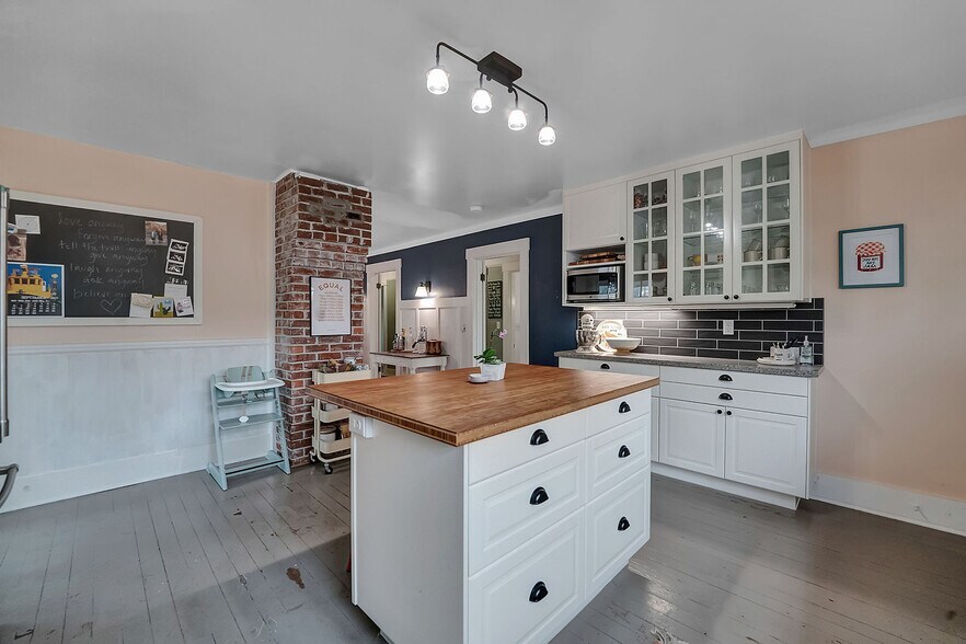 More Photos Of 8325-8337 SE 17th Ave, Portland Freestanding For Sale