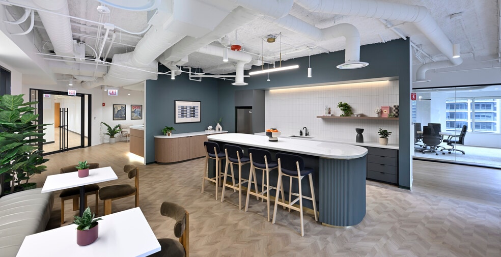 More Photos Of 200 S Wacker Dr, Chicago Office For Lease
