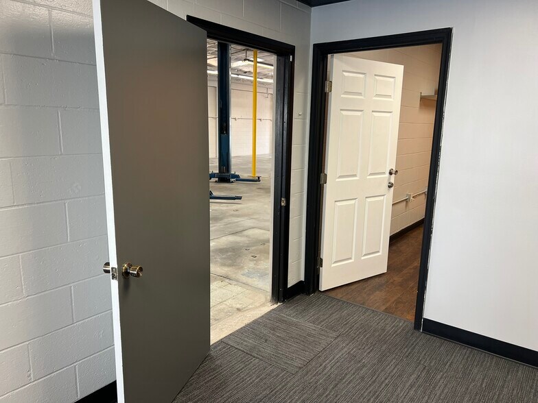 More Photos Of 500 S Raymond Ave, Fullerton Warehouse For Lease