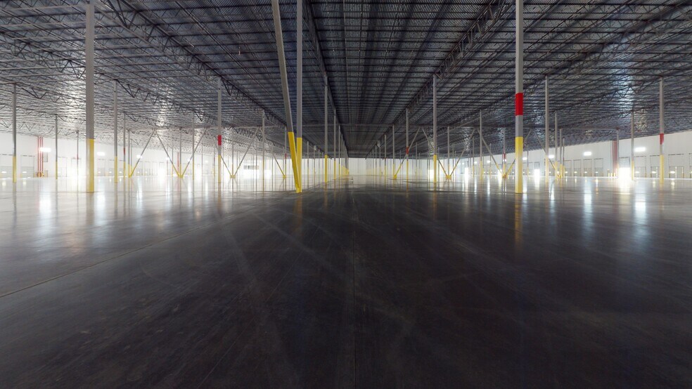 More Photos Of 3715 US Hwy 51, Southaven Distribution For Lease