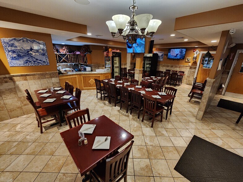 More Photos Of 128 County St, New Bedford Restaurant For Sale