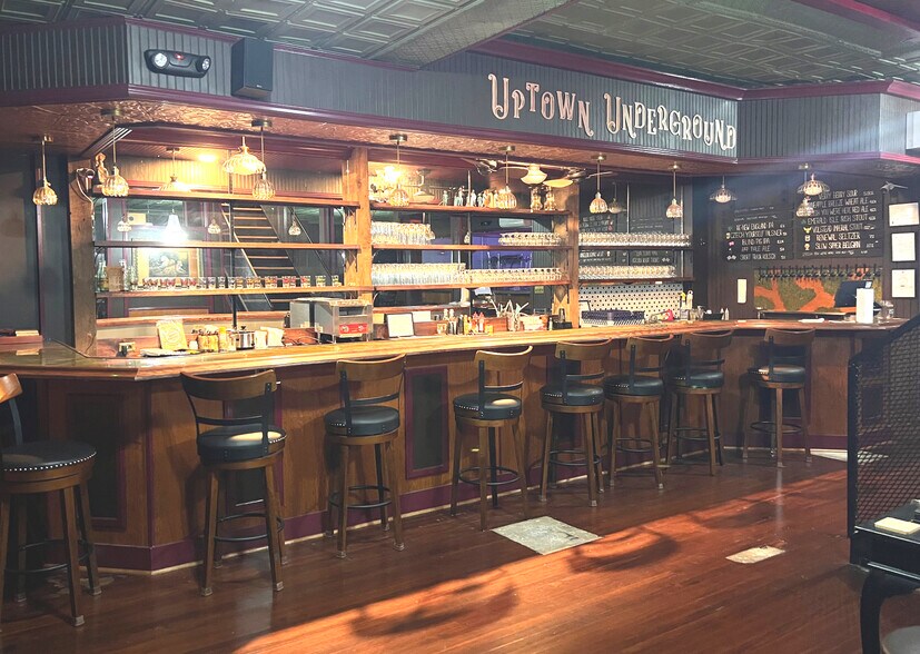 More Photos Of 32 Franklin St, Martinsville Storefront For Sale