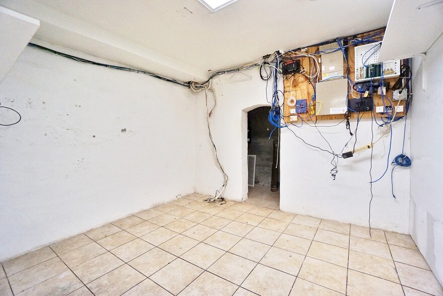 More Photos Of 35 Androvette St, Staten Island Storefront Retail Residential For Lease