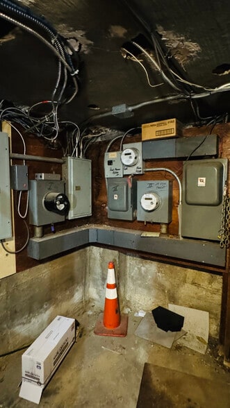 More Photos Of 231 Jericho Tpke, New Hyde Park Storefront Retail Residential For Sale