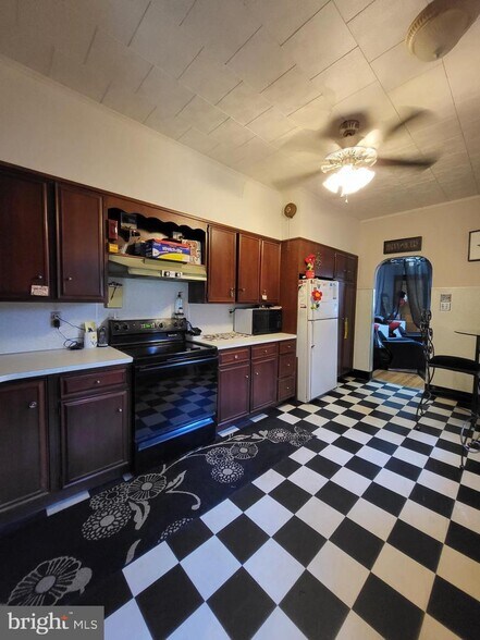 More Photos Of 402 Morgantown Rd, Reading Storefront Retail Residential For Sale