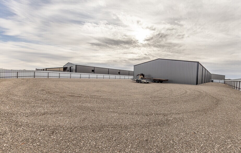 More Photos Of 9006 County Road 6820, Lubbock Warehouse For Lease