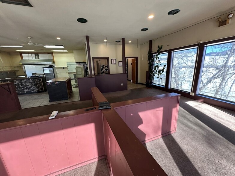 More Photos Of 134 Woodstock Ave, Rutland Freestanding For Lease