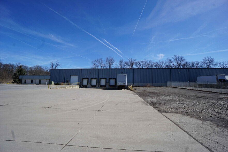 More Photos Of 7395 Industrial Parkway Dr, Lorain Manufacturing For Sale
