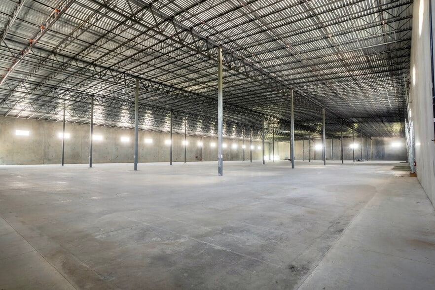 More Photos Of 21827 US-79 Hwy, Taylor Distribution For Sale