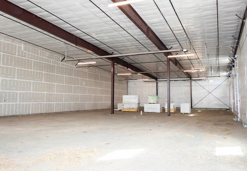 More Photos Of 405 Mountain View Rd, Johnstown Distribution For Sale