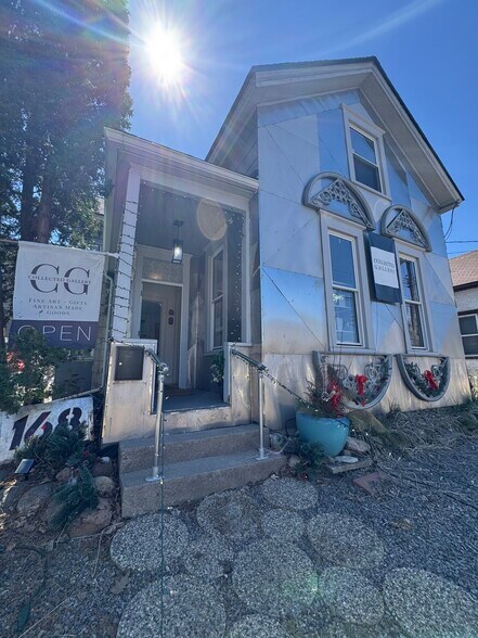 More Photos Of 168 13th Ave NE, Minneapolis Storefront Retail Office For Lease