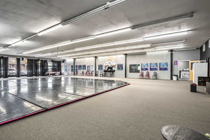 More Photos Of 178 SW 5th St, Madras Storefront Retail Office For Sale