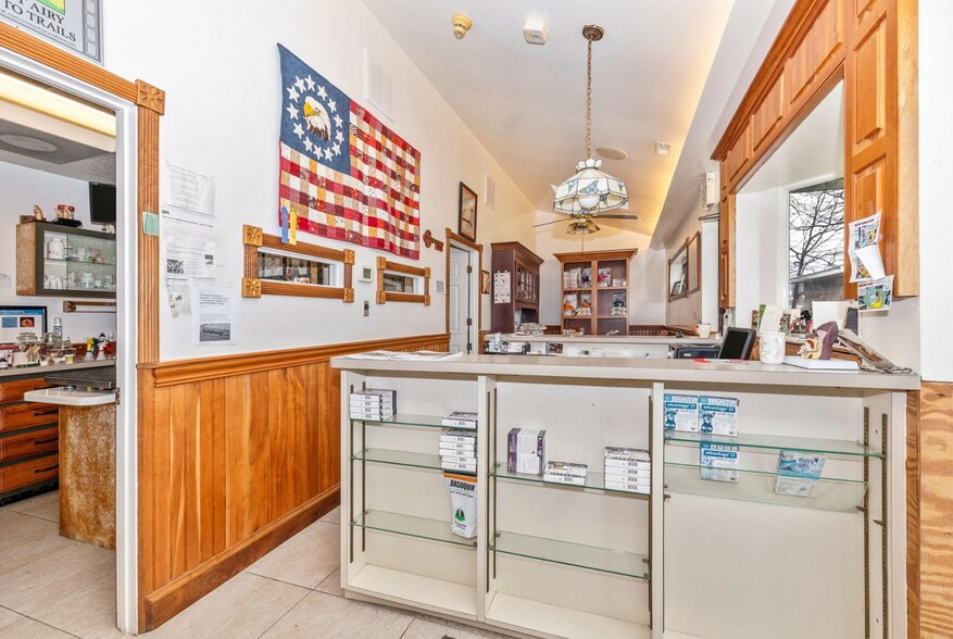 More Photos Of 806 Park Ave, Mount Airy Office For Sale