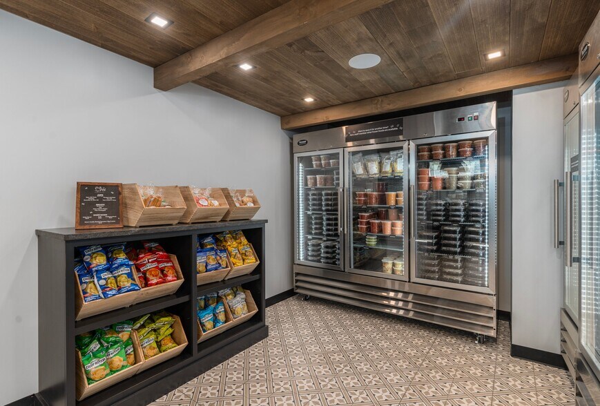 More Photos Of 212 Water St, Block Island Storefront For Sale