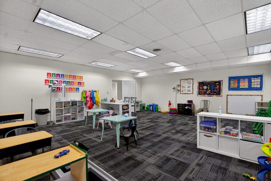 More Photos Of 316 N Lewis St, Lagrange Medical For Lease