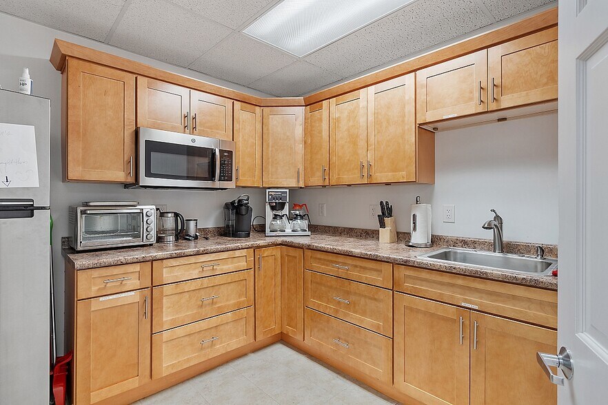 More Photos Of 515 Main St, Fitchburg Office For Lease
