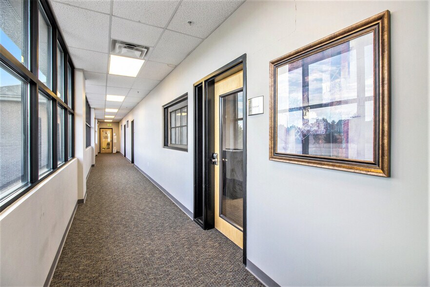 More Photos Of 5001 S Parker Rd, Aurora Office For Lease
