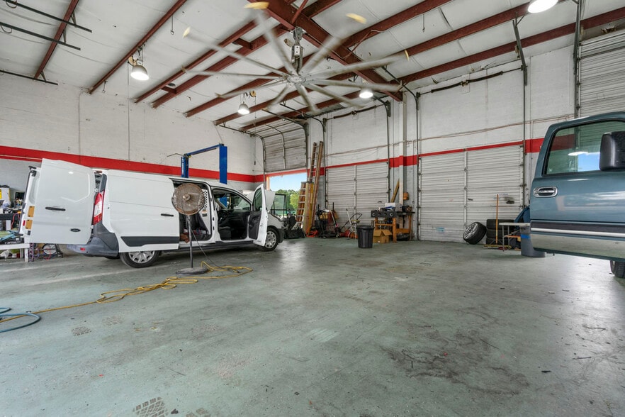 More Photos Of 4145 Fowler St, Fort Myers Auto Repair For Sale