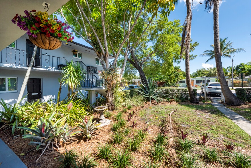More Photos Of 806 NE 16th Pl, Fort Lauderdale Apartments For Sale