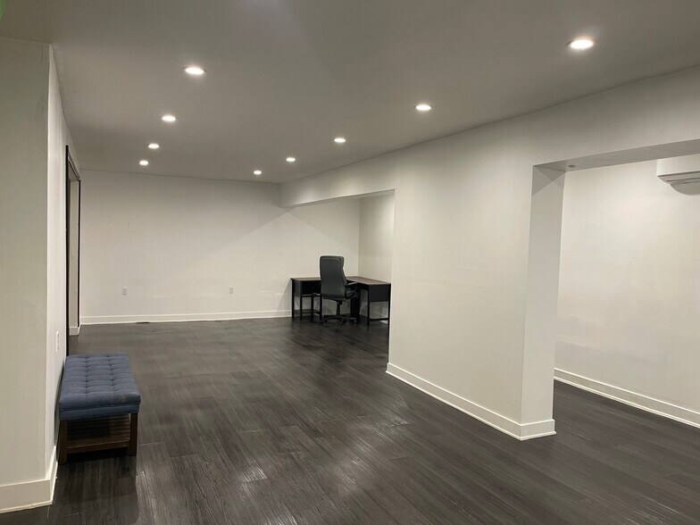 More Photos Of 7449-7451 Melrose Ave, Los Angeles Office For Sale