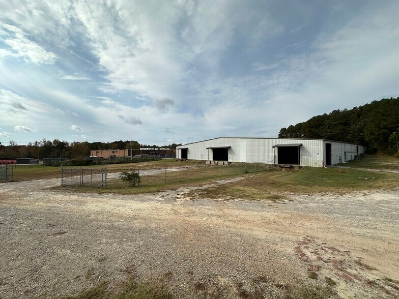 More Photos Of 111 Lenora St, Henderson Warehouse For Lease