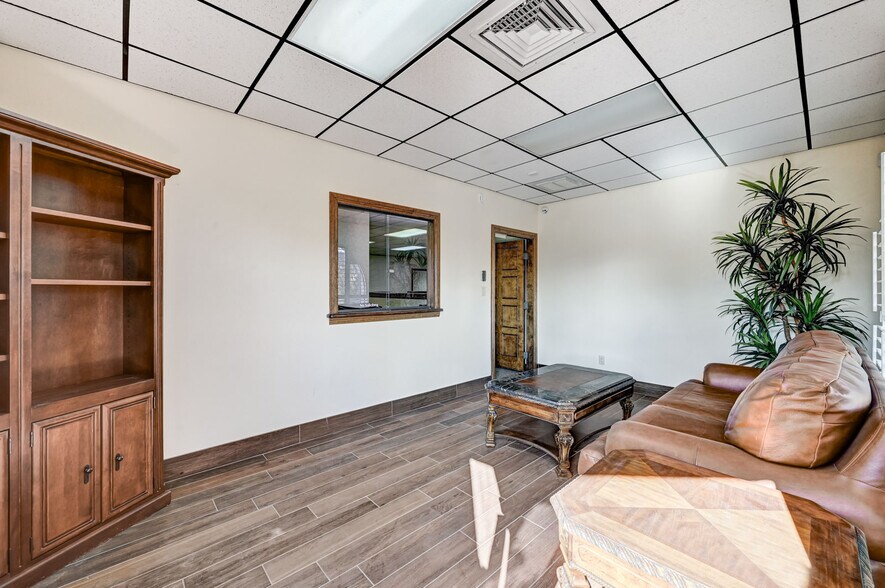 More Photos Of 601 S Rancho Dr, Las Vegas Medical For Sale