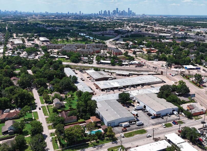 More Photos Of 2820 Broad St, Houston Unknown For Lease