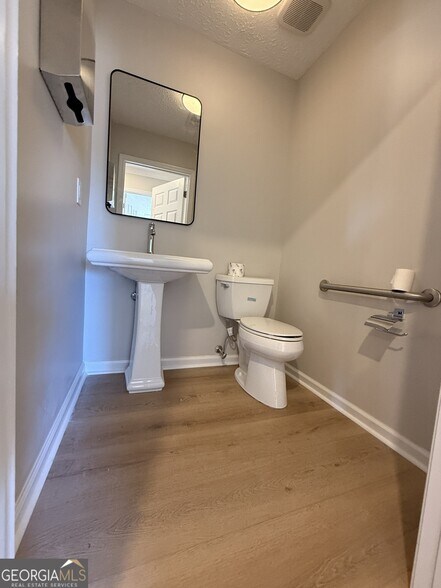 More Photos Of 1165 Cedar Shoals Dr, Athens Loft Creative Space For Sale