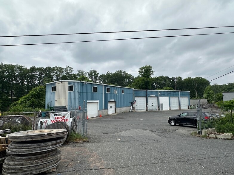 More Photos Of 1635 Page Blvd, Springfield Service For Lease