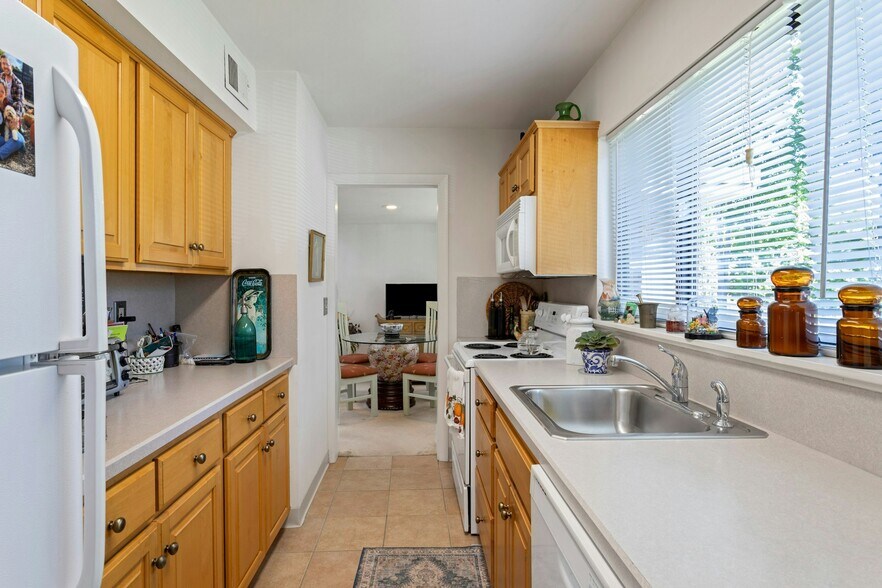 More Photos Of 1038-1056 Main St S, Woodbury Apartments For Sale