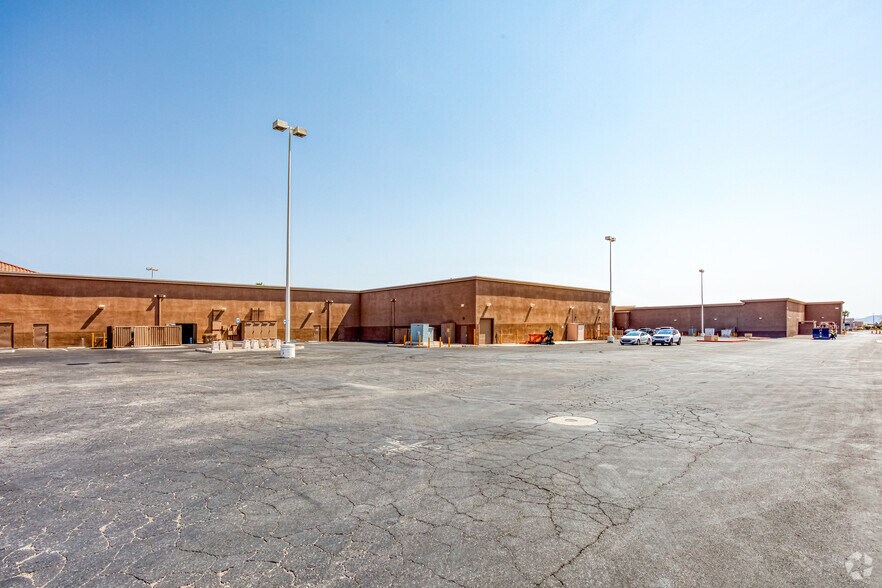 More Photos Of 1515-1711 W Craig Rd, North Las Vegas Unknown For Lease