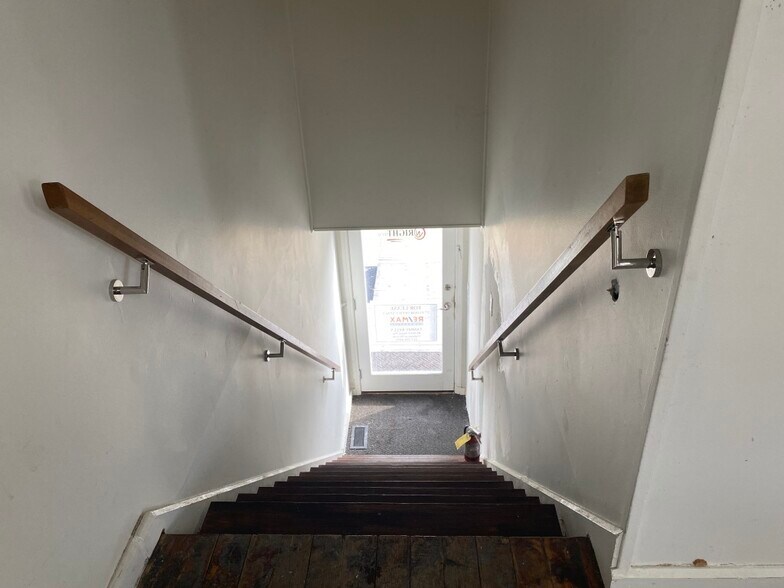 More Photos Of 60-70 E Oak St, Zionsville Loft Creative Space For Lease