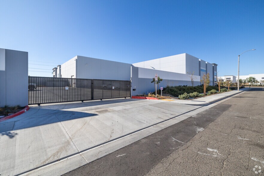 More Photos Of 86 E Rider St, Perris Warehouse For Sale