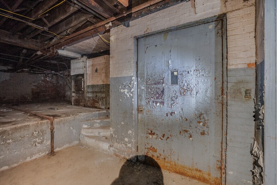 More Photos Of 567-573 Dwight St, Holyoke Storefront For Sale