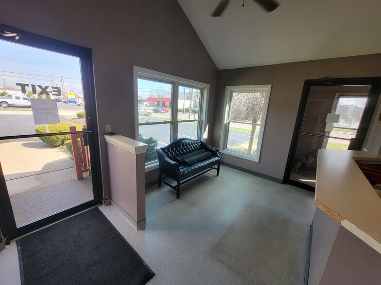 More Photos Of 3810 Dixie Hwy, Erlanger Veterinarian Kennel For Sale