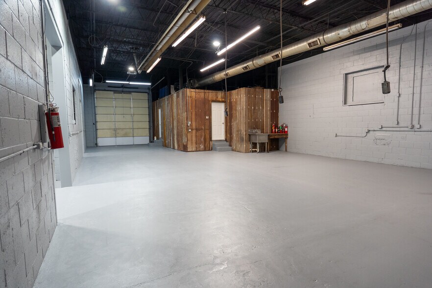 More Photos Of 1085 Schmieding Ave, Springdale Industrial For Sale