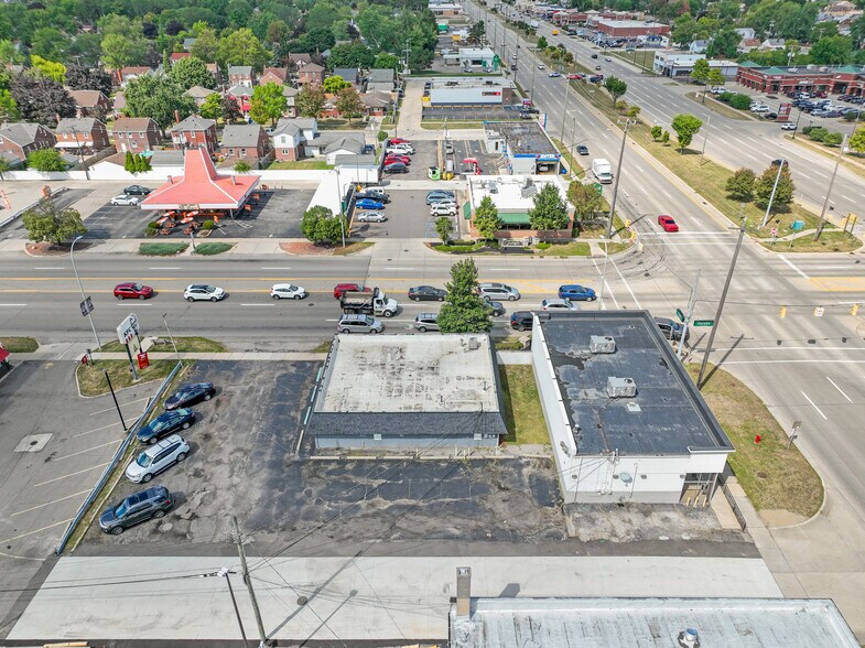 More Photos Of 15010 Fort St, Southgate Freestanding For Lease
