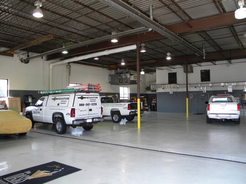 More Photos Of 3049 Ramada Way, Green Bay Flex For Lease