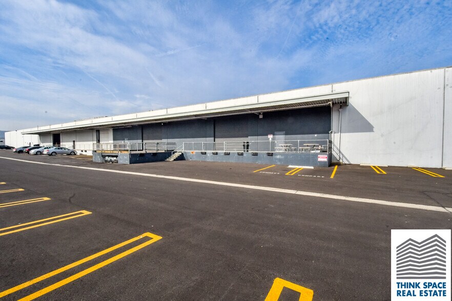 More Photos Of 9419 Mason Ave, Chatsworth Manufacturing For Lease