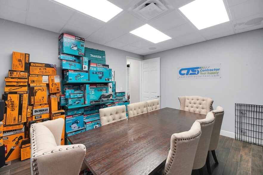 More Photos Of 1818 Greenleaf Ln, Leesburg Warehouse For Sale